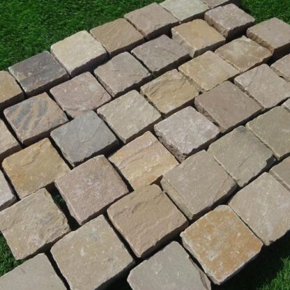 RAJ GREEN INDIAN SANDSTONE COBBLE'S 100 x 100 x 50/60mm & 200 x 100 x 20/30mm